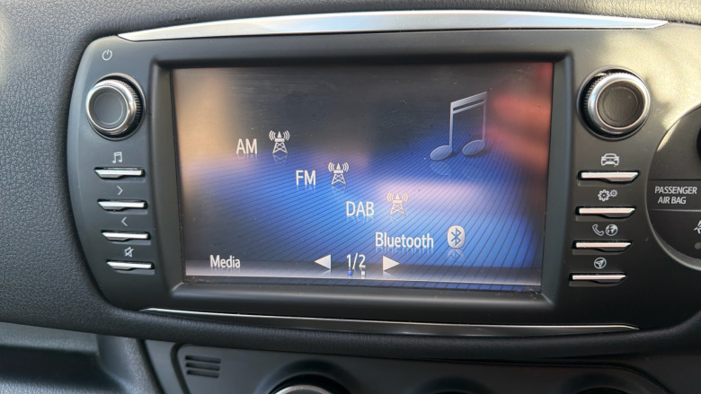 Toyota Yaris 1.5 VVT-i Y20 5dr [Bi-tone] Petrol Hatchback